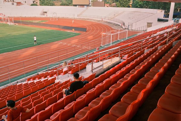 Mastering Communication in Freefall: Tips for Tandem Skydivers to Connect Safely and Effectively