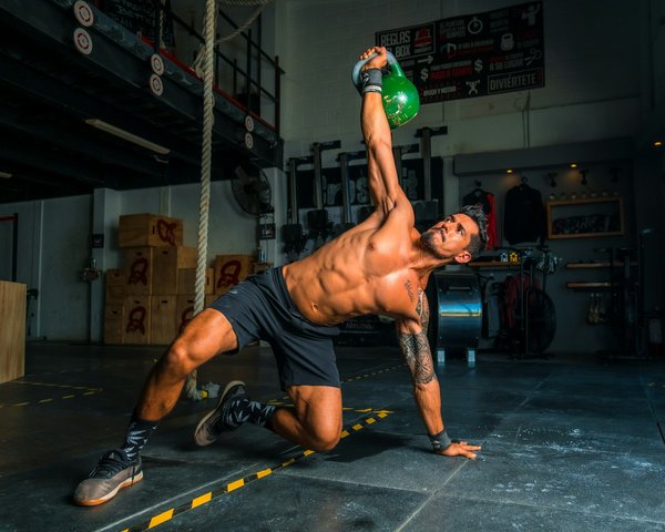 Essential Tips for Beginners: Navigating CrossFit Safely to Reduce Injury Risk